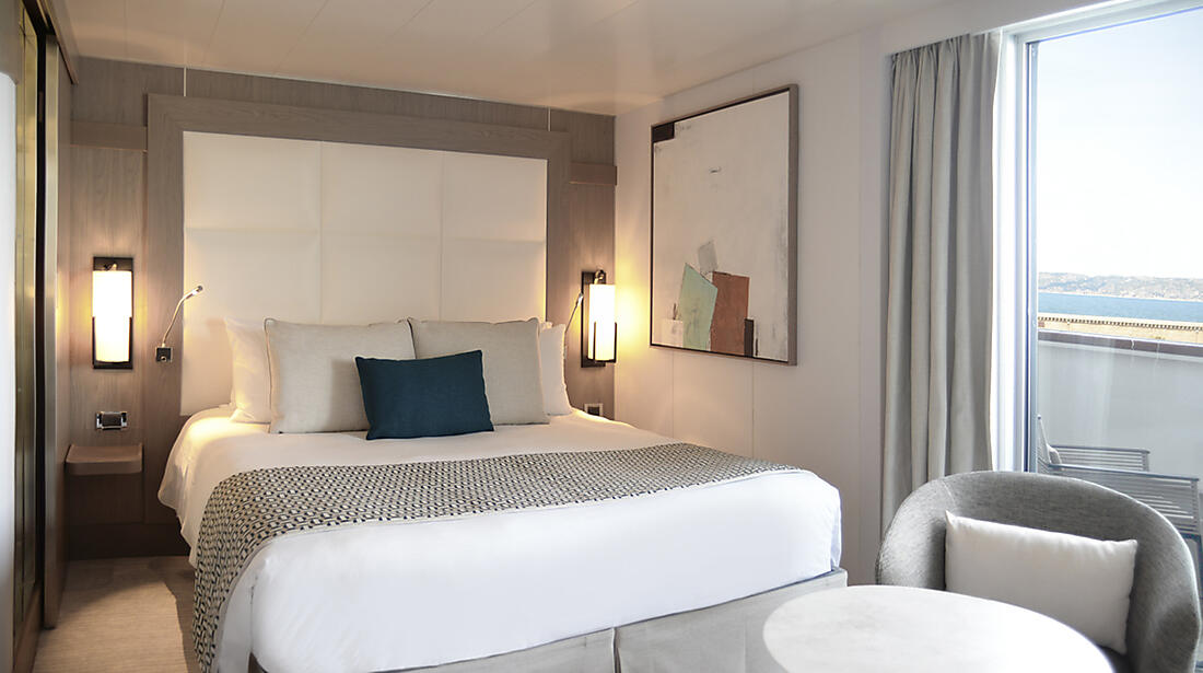 L’Austral Deluxe Suite interior