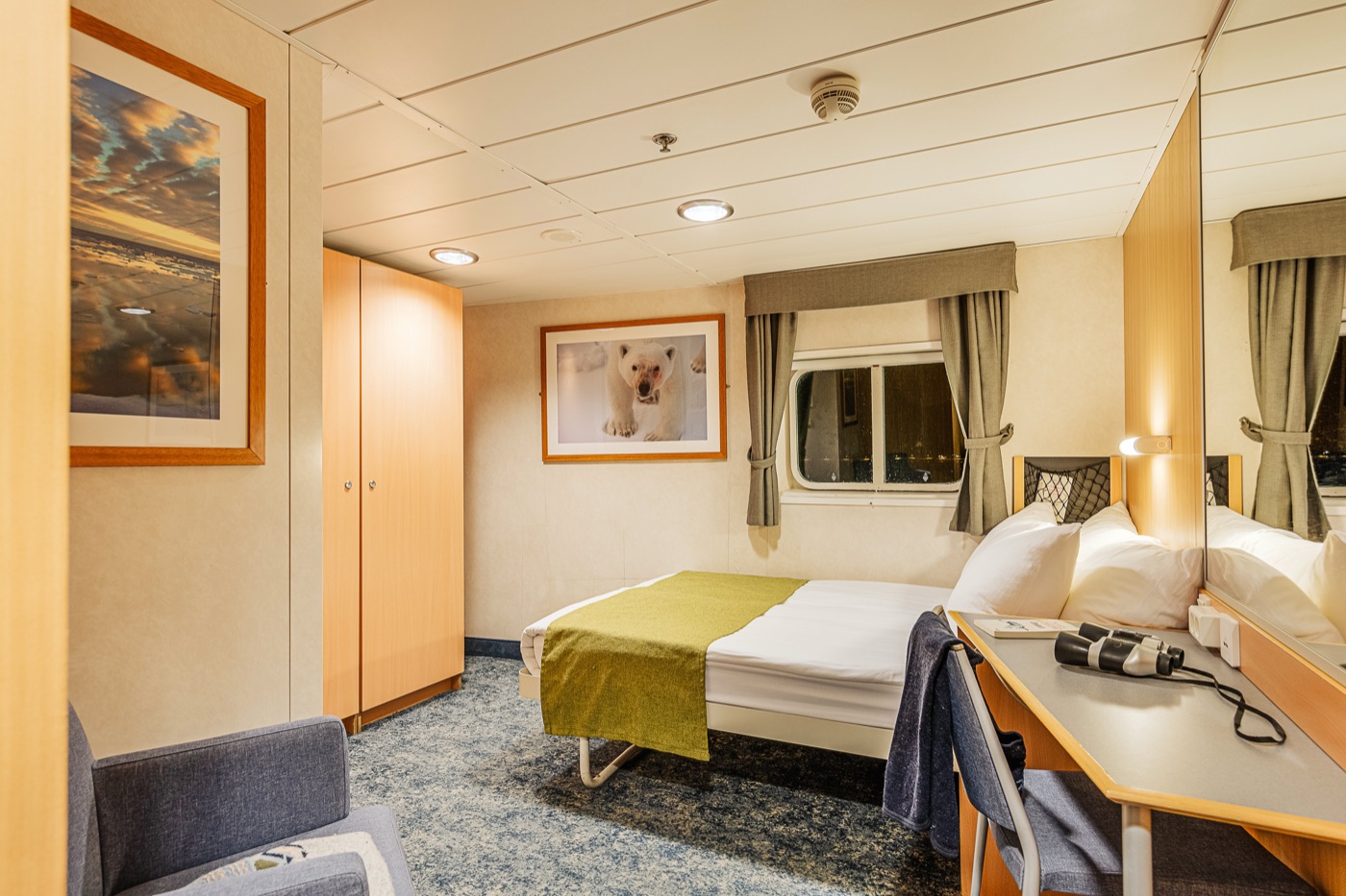 M/S Quest Triple Cabin interior