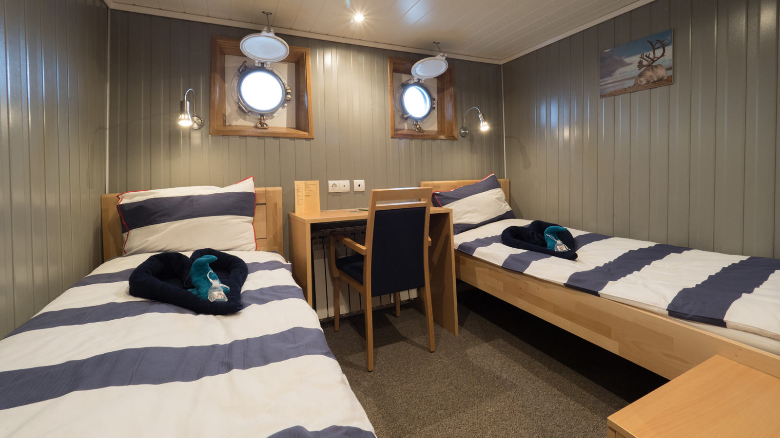 M/S Sjøveien Porthole Twin Cabin interior