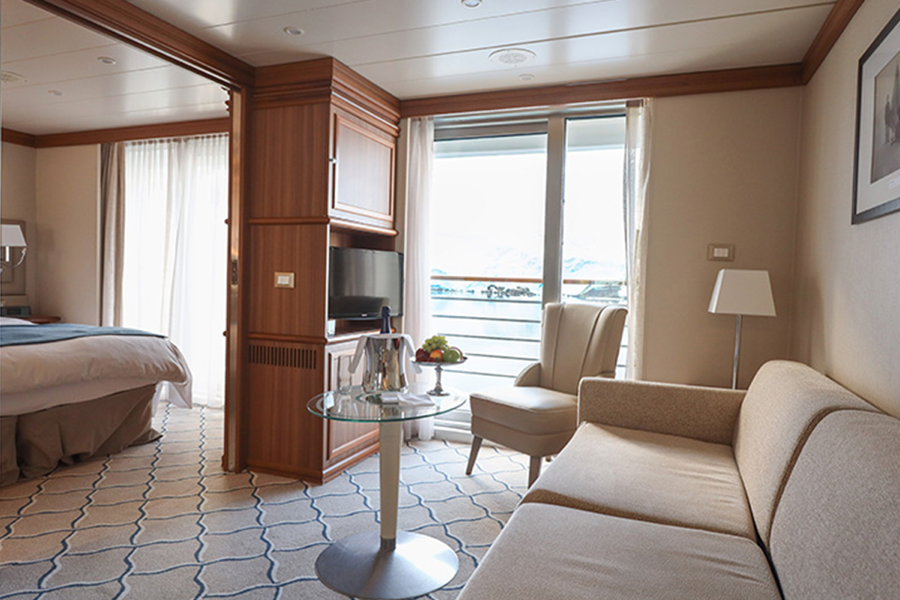 MV Discoverer Discovery Suite interior