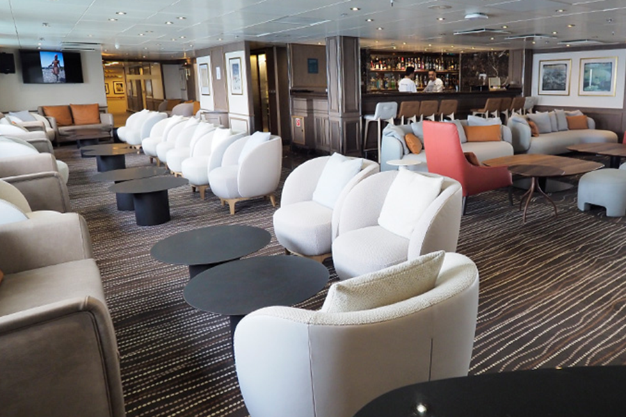 MV Discoverer - Main Lounge