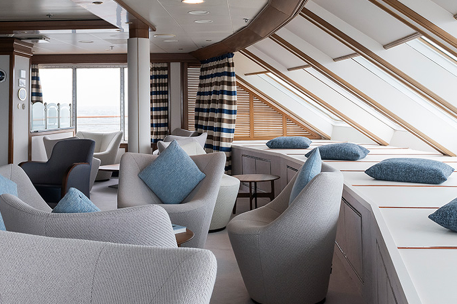 MV Discoverer - Observation Lounge