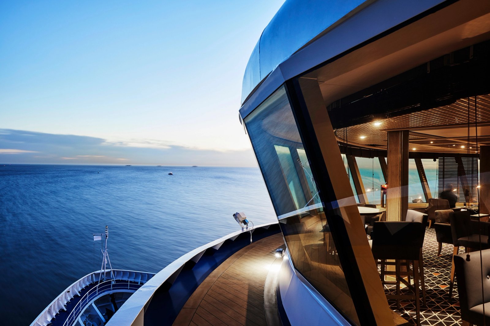 Silver Cloud - Observation Lounge