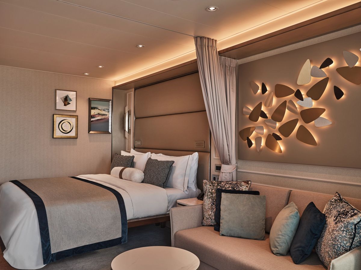 Silver Endeavour Deluxe Veranda Suite interior
