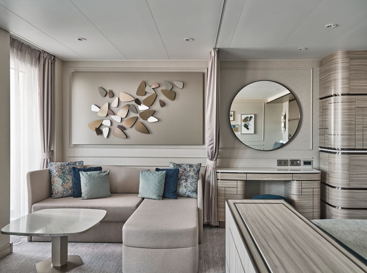 Silver Endeavour Silver Suite interior