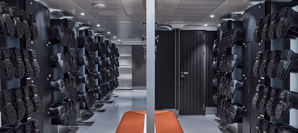 Silver Endeavour - Mud Room