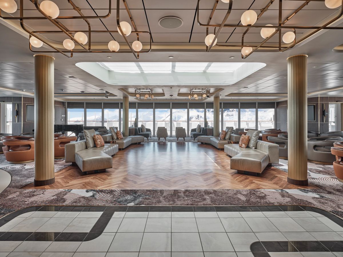 Silver Endeavour - Observation Lounge