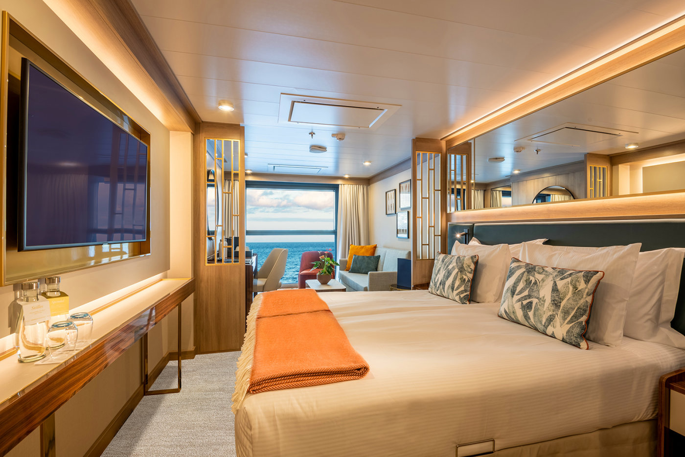 World Explorer Infinity Suite interior