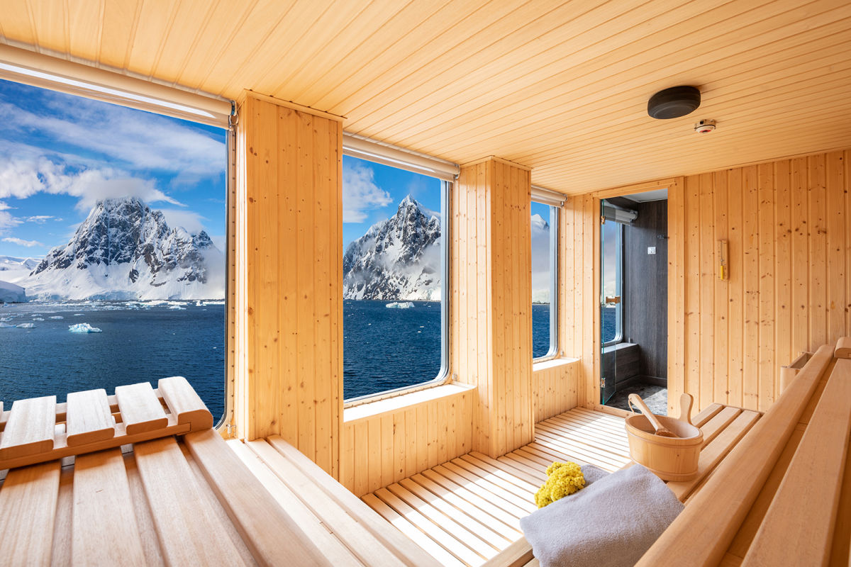 World Voyager - Tundra Spa