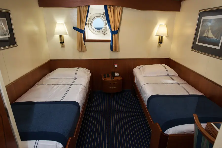 G Expedition Lower Deck Twin interior