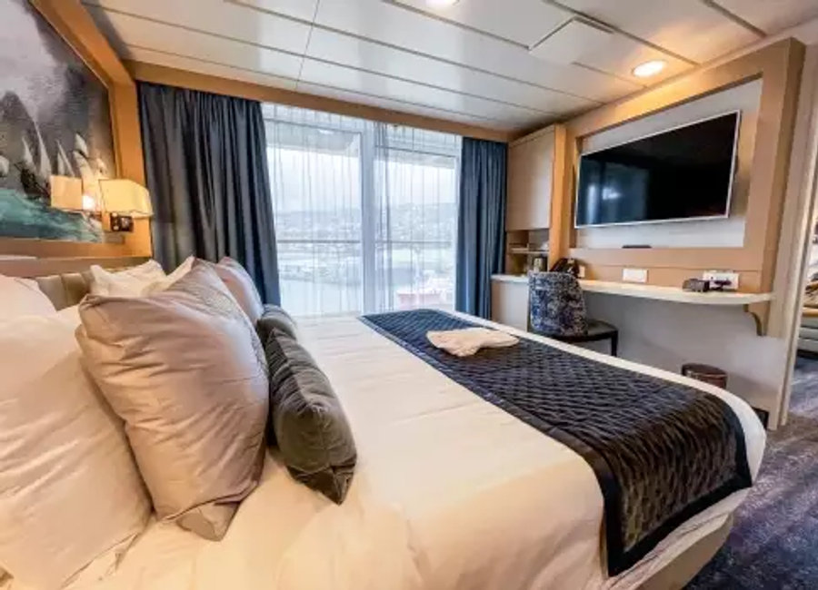 Ocean Explorer Explorer Suite interior